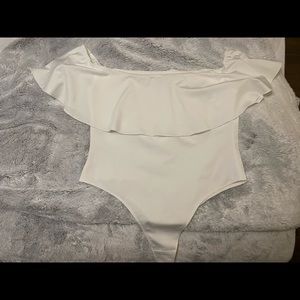 By egreis white bodysuit